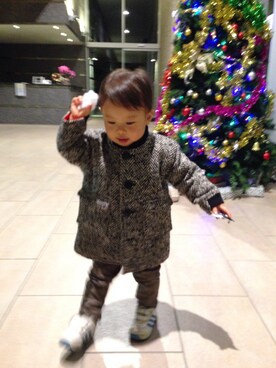 「アイテム（デニムパンツ、グリーン系）」を使った、さんらいずさん（キッズ・80cm）の冬コーディネート