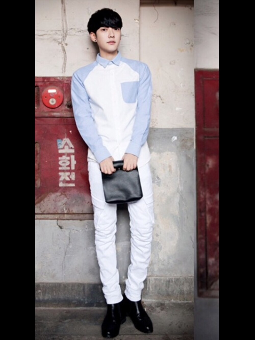 その他のスタジャン、その他のスタジャン、ホワイト系のその他パンツを着用したメンズの春コーディネートの1枚目の写真