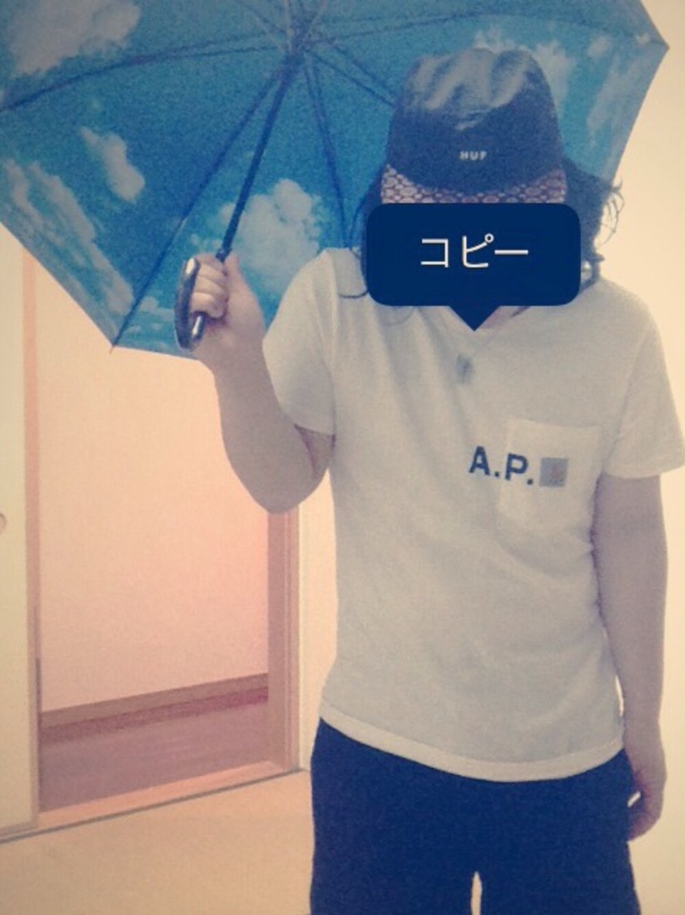「A.P.C.、carhartt、カーハート、HUF、グラミチ、GRAMICCI、部屋撮り、お気に入りの傘」｜「HUFのアイテム（キャップ、ブラック系）」を使った、サトーたくまさん（メンズ・162cm）の夏コーディネートの1枚目の写真