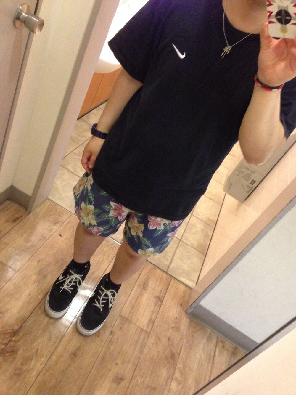 「スポーツミックス、NIKE、nike sb 、MR.GENTLEMAN、黒Tシャツ」｜「SHIPSのNIKE:古着
（Tシャツ/カットソー、ブラック系）」を使った、サトーたくまさん（メンズ・162cm）の夏コーディネートの1枚目の写真