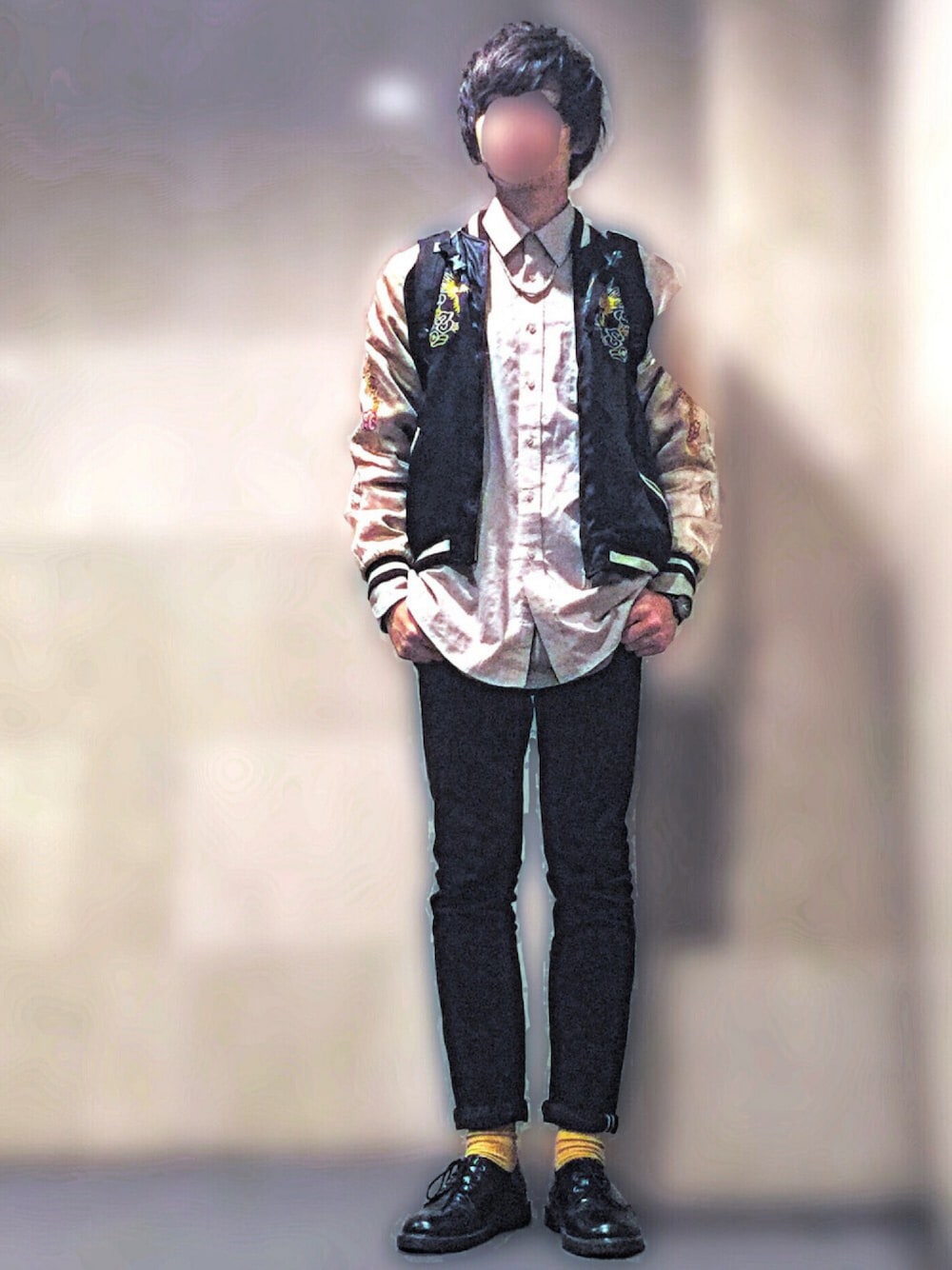 「黒スキニー、シャツ、春コーデ、古着MIX、スカジャン、黄色、ロング丈、ootd」｜「pierre cardinのアイテム（シャツ/ブラウス、ベージュ系）」を使った、mefoxさん（メンズ・165cm）の春コーディネートの1枚目の写真