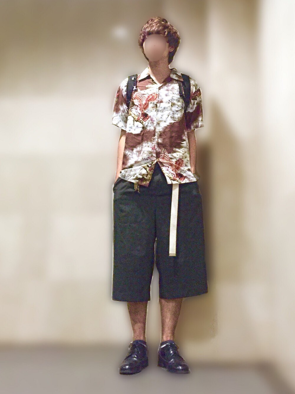 「夏、開襟シャツ、アロハシャツ、和柄、ガウチョパンツ、革靴、アースカラー、雨の日コーデ、ガチャベルト、アロハfes」｜「no brandのアイテム（シャツ/ブラウス、ブラウン系）」を使った、mefoxさん（メンズ・178cm）の夏コーディネートの1枚目の写真