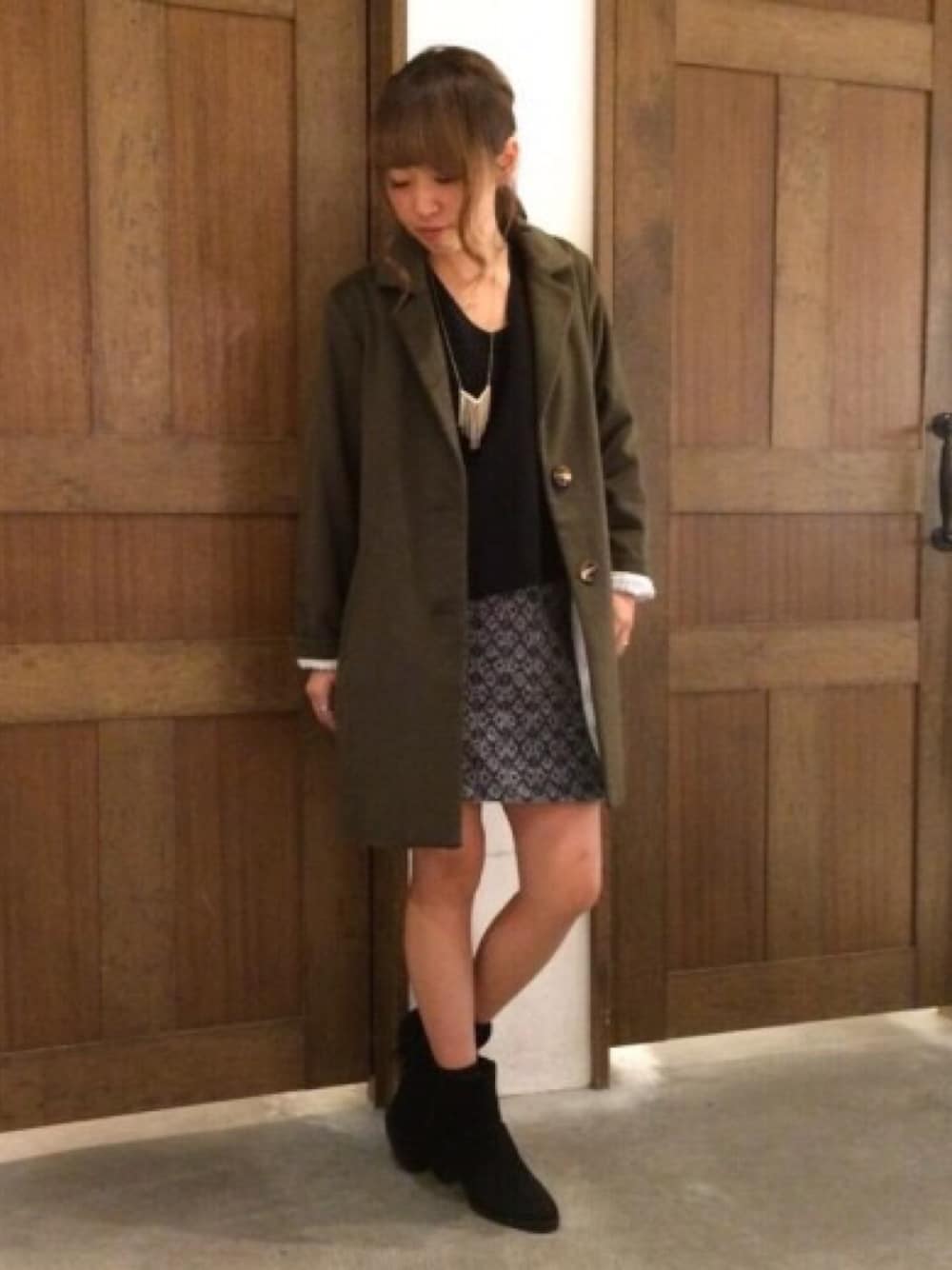 「カジュアル、タイトスカート、秋のコーデ、outfit、オフィスカジュアル、archives、Vネック、ニット帽」｜「archivesのキカガク柄ウール台形スカート（スカート、ホワイト系）」を使った、archivesさん（レディース・160cm）の秋コーディネートの1枚目の写真