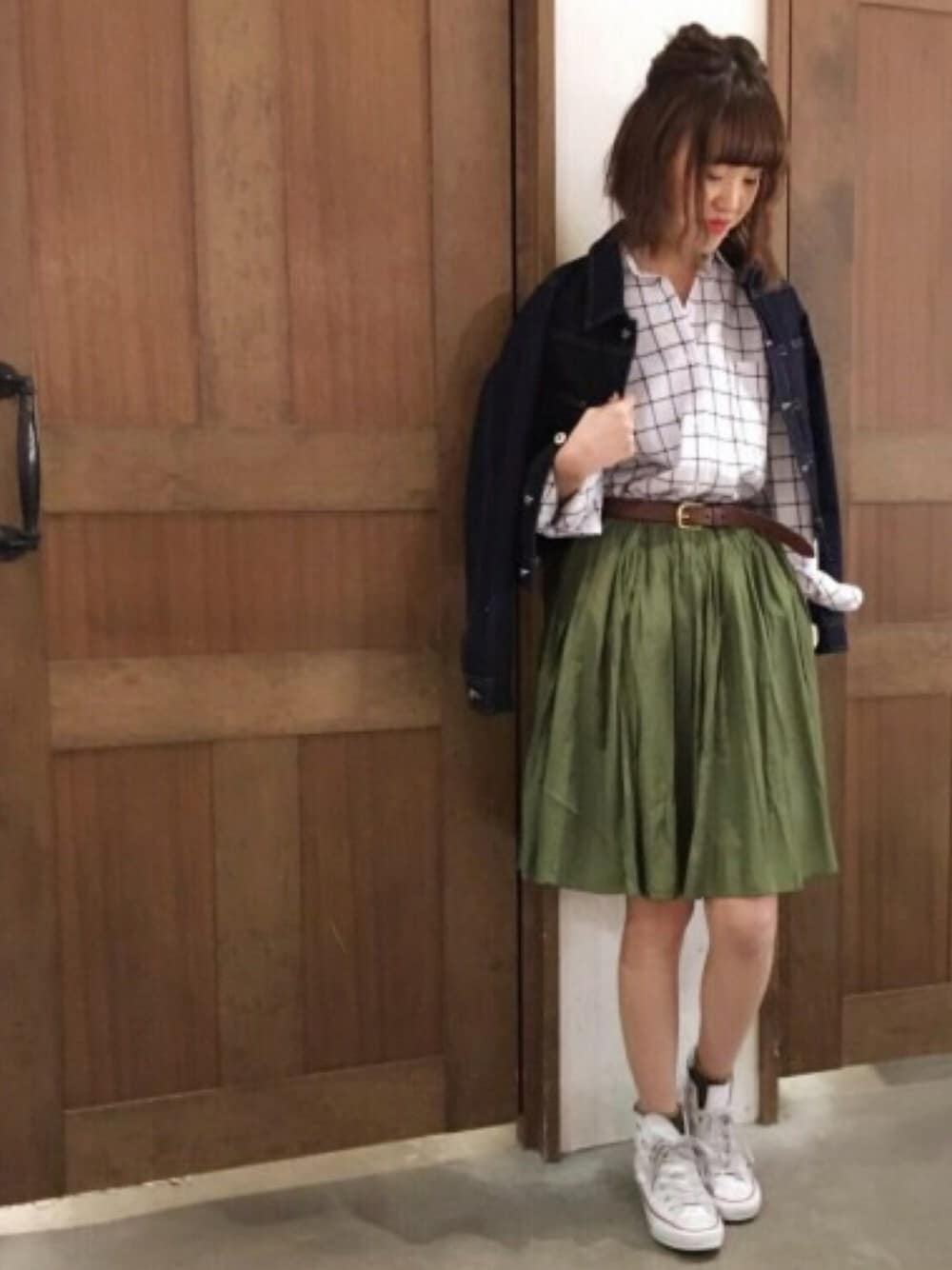 「休日スタイル、スニーカー、ootd、寒い、simple、outfit、archives」｜「archivesのアイテム（シャツ/ブラウス、ホワイト系）」を使った、archivesさん（レディース・163cm）の冬コーディネートの1枚目の写真