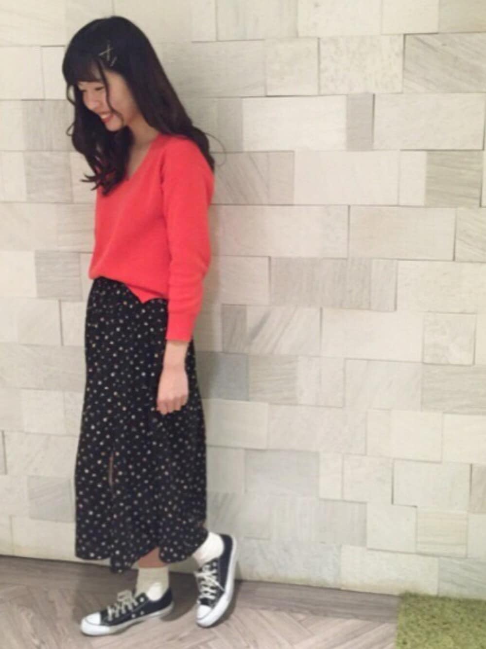 「休日スタイル、バレンタイン、スニーカーコーデ、ootd、春コーデ、バレンタインデートスタイル、花柄、赤ニット、archives、アルシーヴ(archives)」｜「frontのアイテム（その他、その他）」を使った、archivesさん（レディース・170cm）の冬コーディネートの1枚目の写真