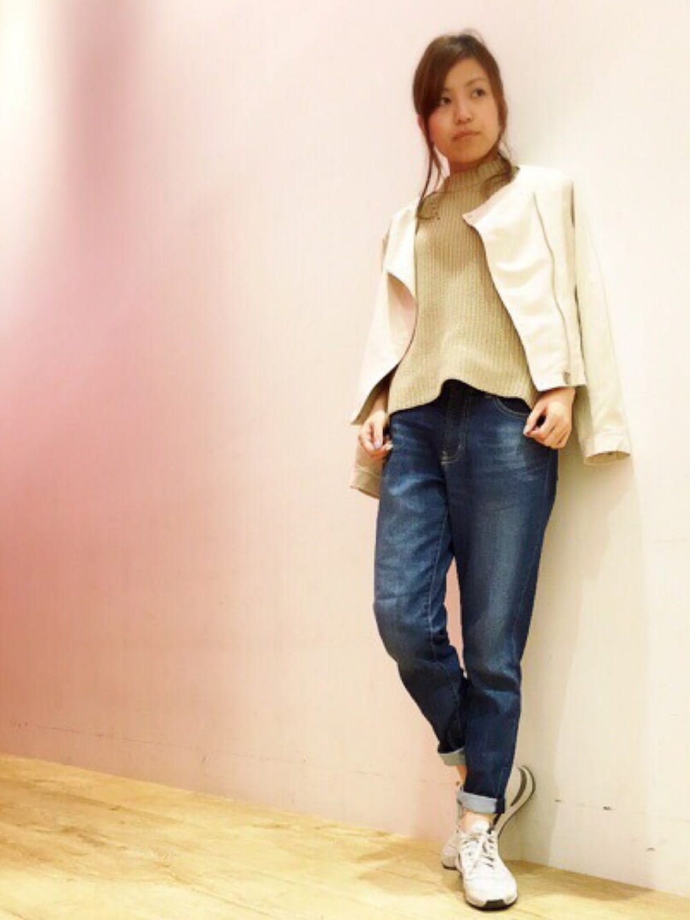 「シンプル、パンツスタイル、ootd、デニムパンツ、ライダース、ベスト、スニーカーコーデ、春、アルシーヴ(archives)、archives」｜「archivesのガールフレンドデニム（デニムパンツ、ブルー系）」を使った、archivesさん（レディース・162cm）の冬コーディネートの1枚目の写真