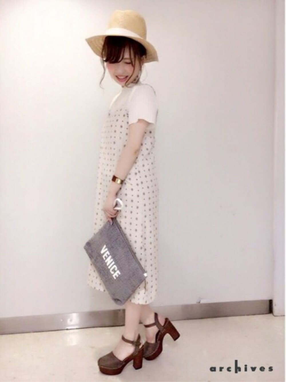 「夏コーデ、きれいめカジュアル、サンダル、7月WEAR夏のサンダル祭り、大人カジュアル、キャミワンピ、サボ、ガーリー、archives、アルシーヴ(archives)」｜「archivesのアイテム（ハット、ベージュ系）」を使った、archivesさん（レディース・154cm）の夏コーディネートの1枚目の写真