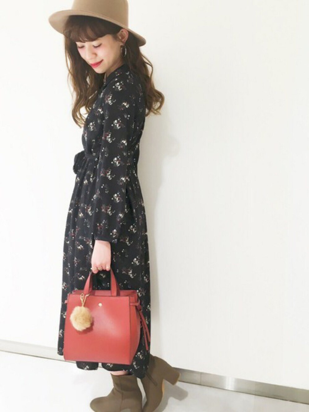 「秋コーデ、秋、outfit、vintage、ガーリー、ハット、花柄ワンピース、花柄ｶﾞｳﾝ、レトロ、アルシーヴ(archives)」｜「archivesのフェルト カンカン帽（ハット、ベージュ系）」を使った、archivesさん（レディース・162cm）の秋コーディネートの1枚目の写真