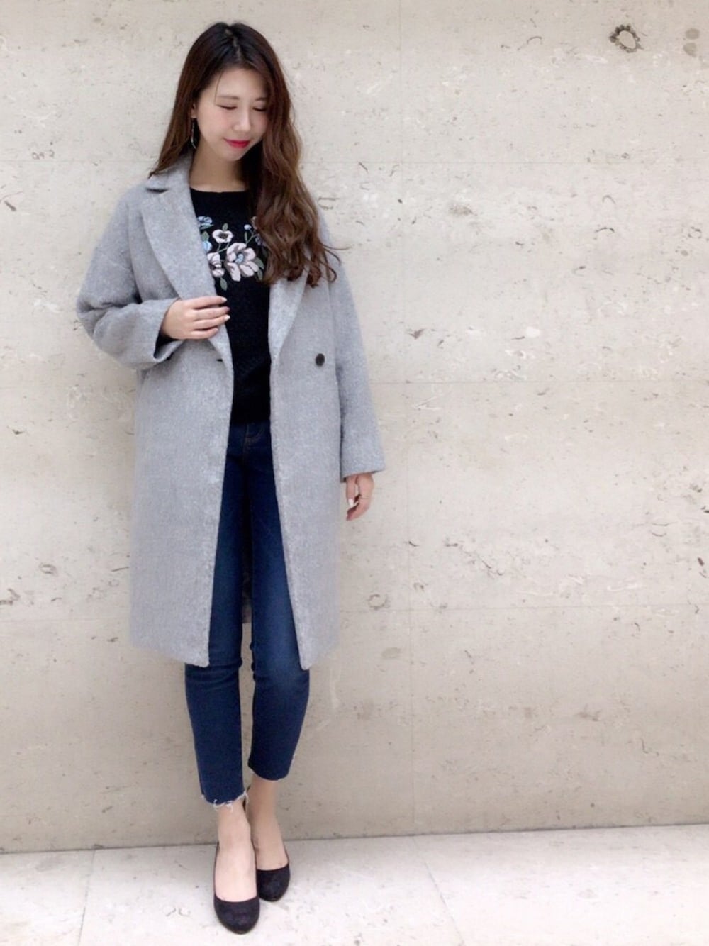 「休日スタイル、冬、オトナ女子、デニムパンツ、ラクチンコーデ、casual、モノトーン、チェスターコート、グレー、オトナカジュアル」｜「archivesのウールシャギーコート（チェスターコート、グレー系）」を使った、archivesさん（レディース・161cm）の冬コーディネートの1枚目の写真