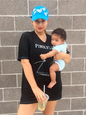 「hat」｜「アイテム（口紅/リップティント/グロス）」を使った、Manuela Gomez-Rhodesさん（レディース・168cm）の夏コーディネート