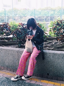 「CONVERSE（コンバース）のアイテム（スニーカー、ブラック系）」を使った、twiggyさん（レディース）の冬コーディネート