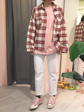 「CONVERSE（コンバース）のアイテム（スニーカー、ピンク系）」を使った、twiggyさん（レディース）の春コーディネート