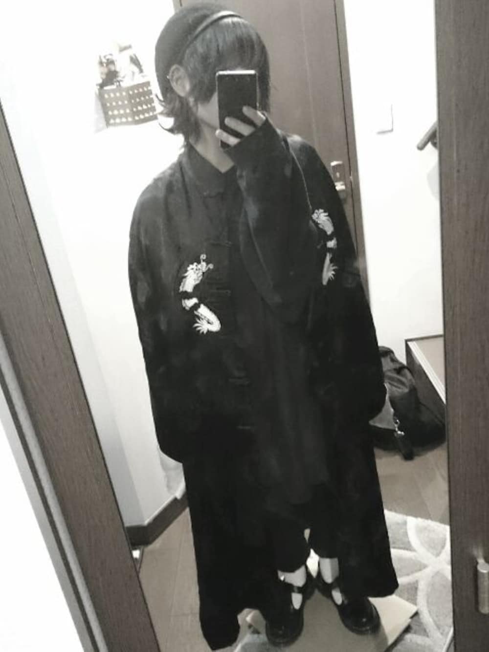 「チャイナガウン、ベレー帽、だぼだぼ、古着、スピンズ、Dr.Martens」｜「SPINNSのアイテム（Tシャツ/カットソー、ブラック系）」を使った、さやさん（レディース・151cm）の冬コーディネートの1枚目の写真