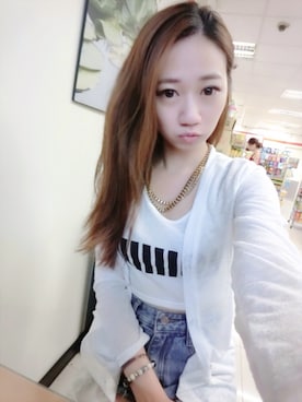 「Crystal Moon's Shopの歐美印花短板白背心
（タンクトップ、ホワイト系）」を使った、Athena㚬さん（レディース・167cm）の夏コーディネート