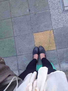 「TOMS（トムス）のアイテム（その他シューズ、ブラック系）」を使った、Athena㚬さん（レディース・167cm）の秋コーディネート