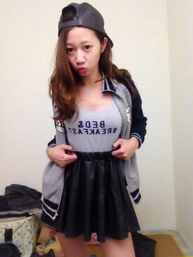 「gray」｜「アイテム（スタジャン）」を使った、Athena㚬さん（レディース・167cm）の秋コーディネート