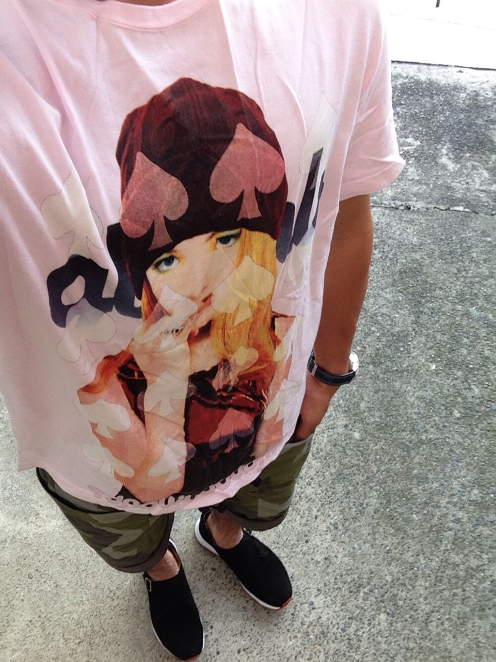 「glamb、KAZUYUKI KUMAGAI、PADRONE、breitling、迷彩、柄パンツ、ストリートMIX」｜「glambのアイテム（Tシャツ/カットソー、ピンク系）」を使った、tsu→さん（メンズ・165cm）の秋コーディネートの1枚目の写真