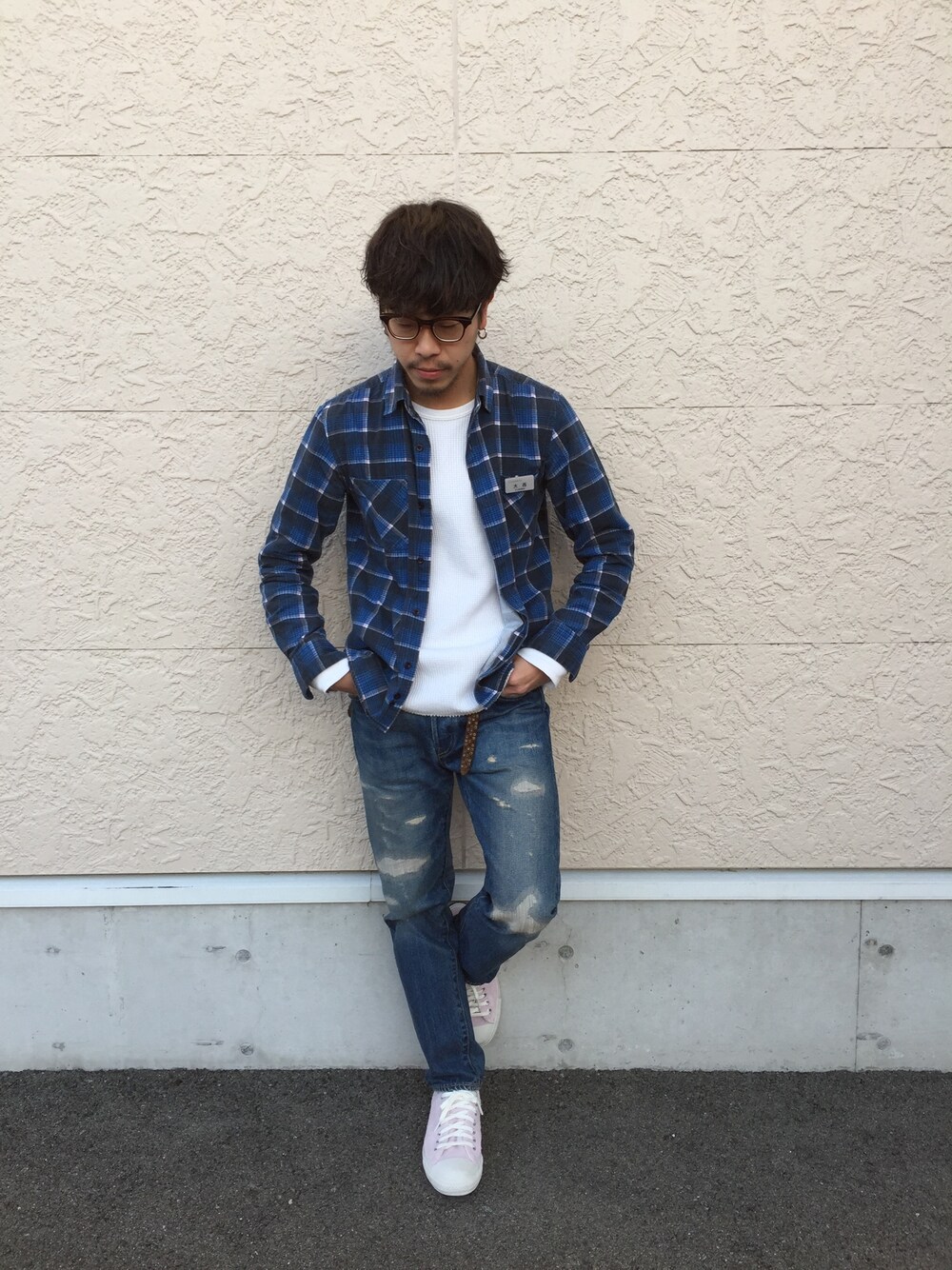 「シンプルコーデ、春コーデ、denim、スニーカー」｜「白山眼鏡のPOST（メガネ、ブラウン系）」を使った、ONS_KSKさん（メンズ・170cm）の春コーディネートの1枚目の写真