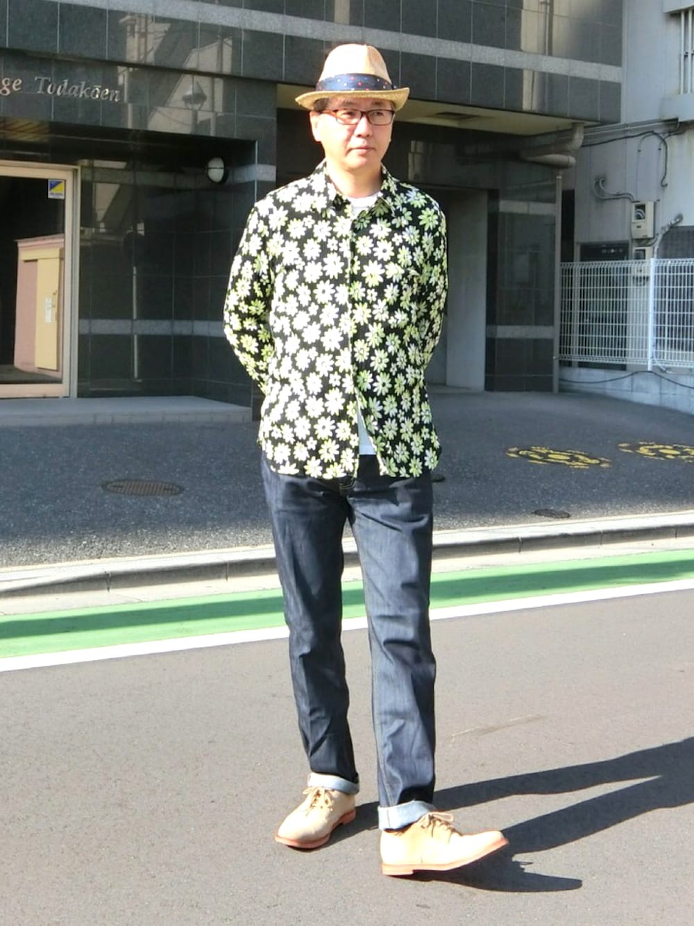 「agnes b.のアイテム（シャツ/ブラウス、グリーン系）」を使った、HiRo🇺🇸さん（メンズ・178cm）の春コーディネートの1枚目の写真