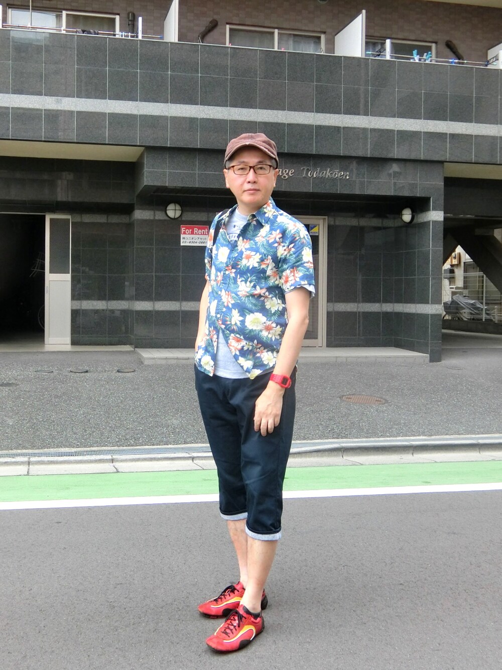 「PRADAのアイテム（スニーカー、レッド系）」を使った、HiRo🇺🇸さん（メンズ・178cm）の夏コーディネートの1枚目の写真