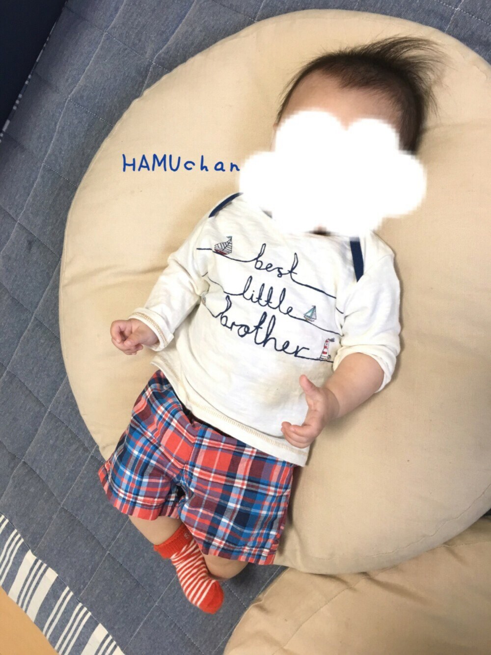 「ベビーコーデ、男の子、０歳、70cm、春、チェックパンツ、短パン小僧」｜「nextのアイテム（Tシャツ/カットソー、ホワイト系）」を使った、HAMUchan☀︎さん（キッズ・70cm）の春コーディネートの1枚目の写真