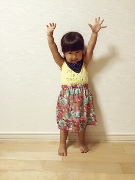 「西松屋（ニシマツヤ）のアイテム（ワンピース、イエロー系）」を使った、pipooさん（キッズ・100cm）の夏コーディネート
