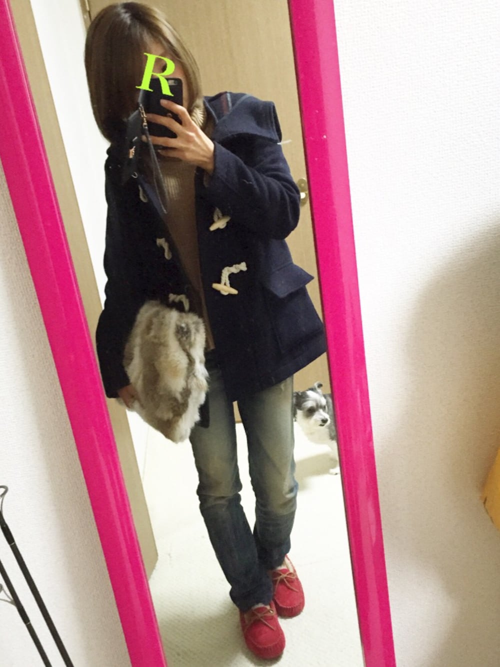 「ご近所コーデ、Ungrid、ダッフルコート、クラッチバッグ、UNRELISH、ニット、Diesel、UGG、モカシン」｜「Ungridの【Casual】ﾐﾄﾞﾙ丈ﾀﾞｯﾌﾙｺｰﾄ（ダッフルコート、ブルー系）」を使った、ゆゆゆ!さん（レディース・152cm）の秋コーディネートの1枚目の写真