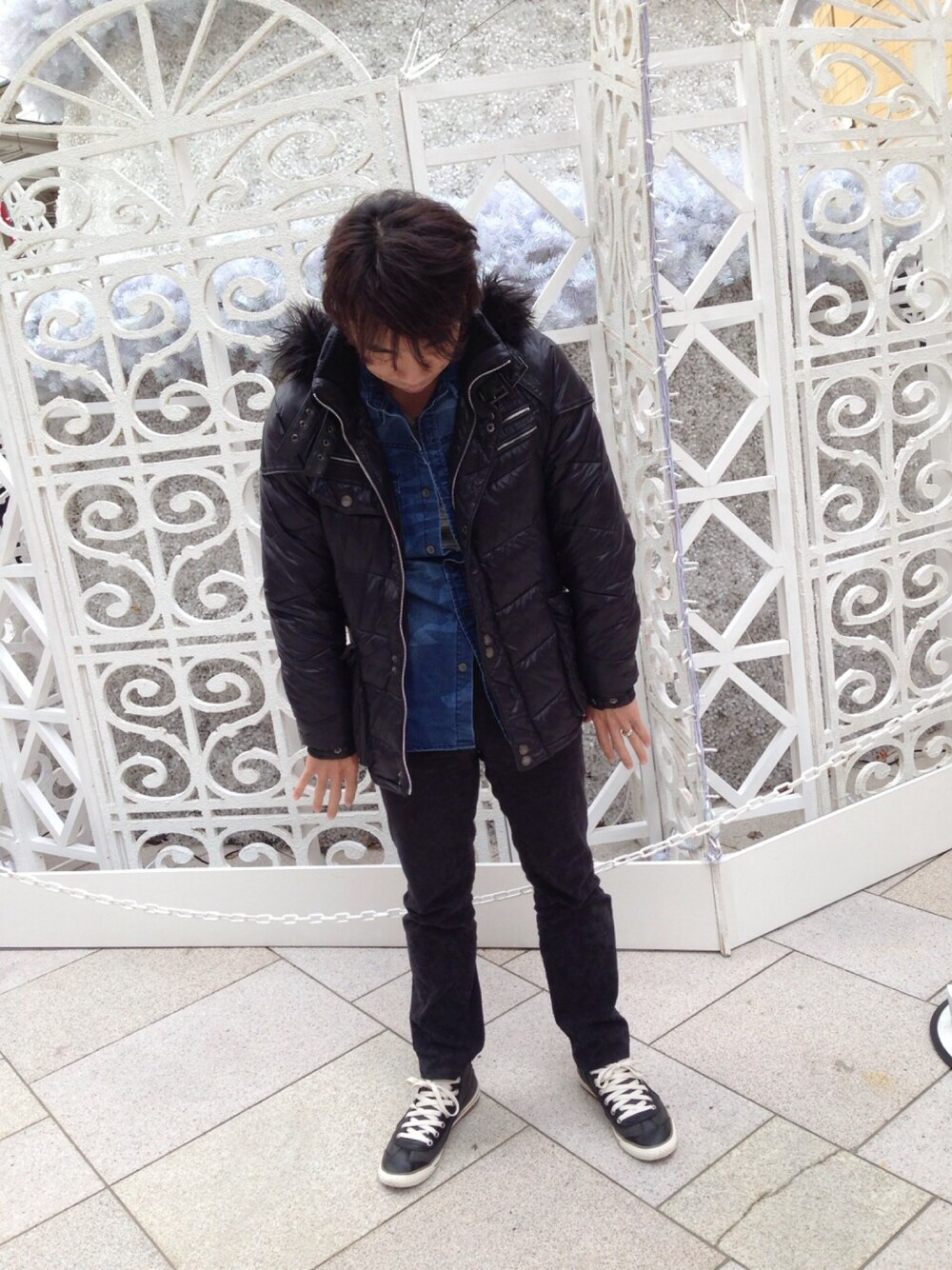 「なんばパークス」｜「Right-onのアイテム（ダウンジャケット/コート、ブラック系）」を使った、Takuya Hisataniさん（メンズ・163cm）の冬コーディネートの1枚目の写真