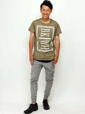 「アイテム（デニムパンツ、ベージュ系）」を使った、JUNさん（メンズ・174cm）の秋コーディネート