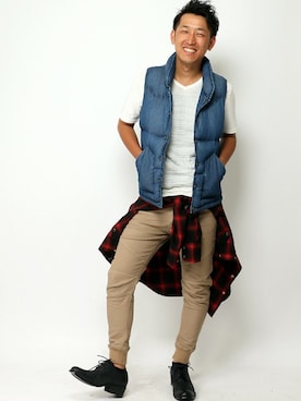 「アイテム（デニムパンツ、ベージュ系）」を使った、JUNさん（メンズ・174cm）の秋コーディネート