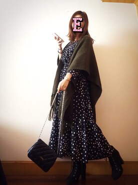 「SNIDEL（スナイデル）のアイテム（ポンチョ）」を使った、E F F I Eさん（レディース・163cm）の秋コーディネート