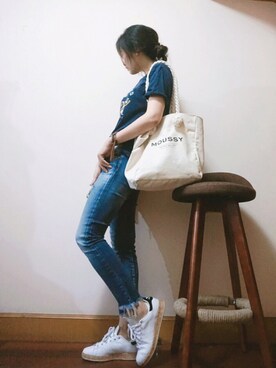 「Ungrid（アングリッド）のフレイドヘムストスリ（デニムパンツ）」を使った、E F F I Eさん（レディース・163cm）の春コーディネート