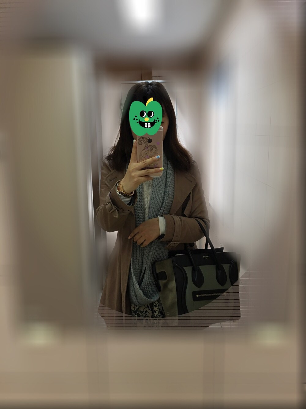 「コンサート」｜「CELINEのアイテム（バッグ、グレー系）」を使った、パスカルさん（レディース・153cm）の秋コーディネートの1枚目の写真