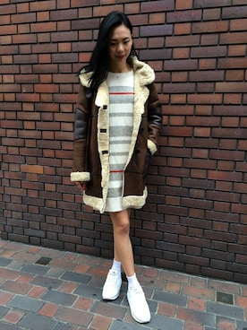 「AVIREX（アヴィレックス）のアイテム（ムートンコート）」を使った、Hana Chuさん（レディース・168cm）の秋コーディネート