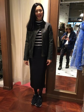 「アイテム（ライダースジャケット、グリーン系）」を使った、Hana Chuさん（レディース・168cm）の冬コーディネート