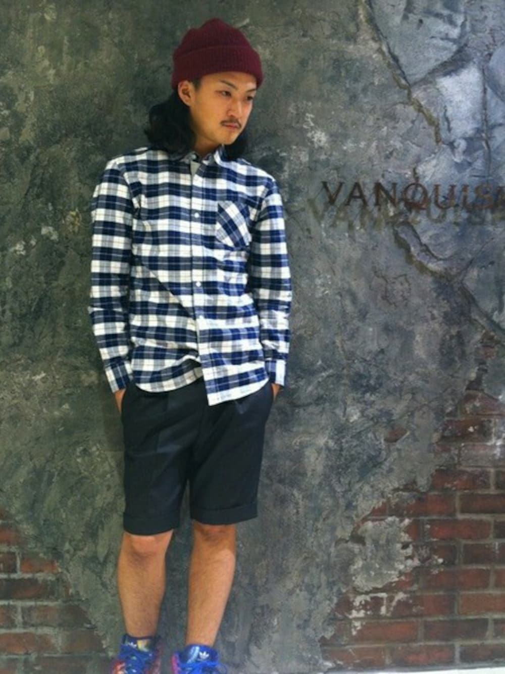 「VANQUISHのリネンドットプリントショートパンツ（その他パンツ、ブルー系）」を使った、八木さん（メンズ・176cm）の春コーディネートの1枚目の写真
