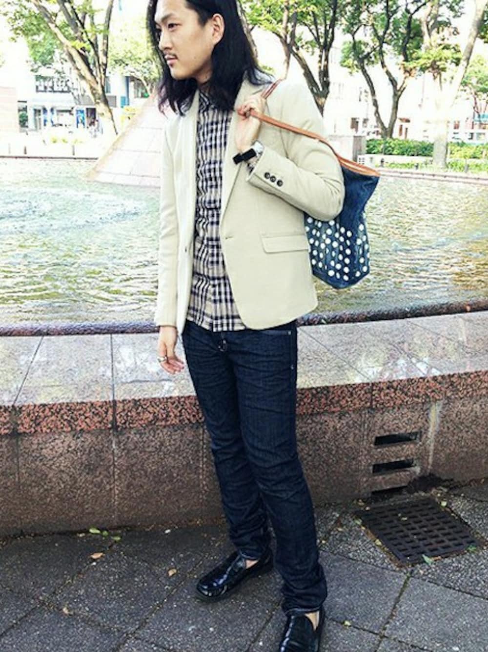 「VANQUISHのシャドーダイヤパターンチェックシャツ（シャツ/ブラウス、ベージュ系）」を使った、八木さん（メンズ・176cm）の夏コーディネートの1枚目の写真