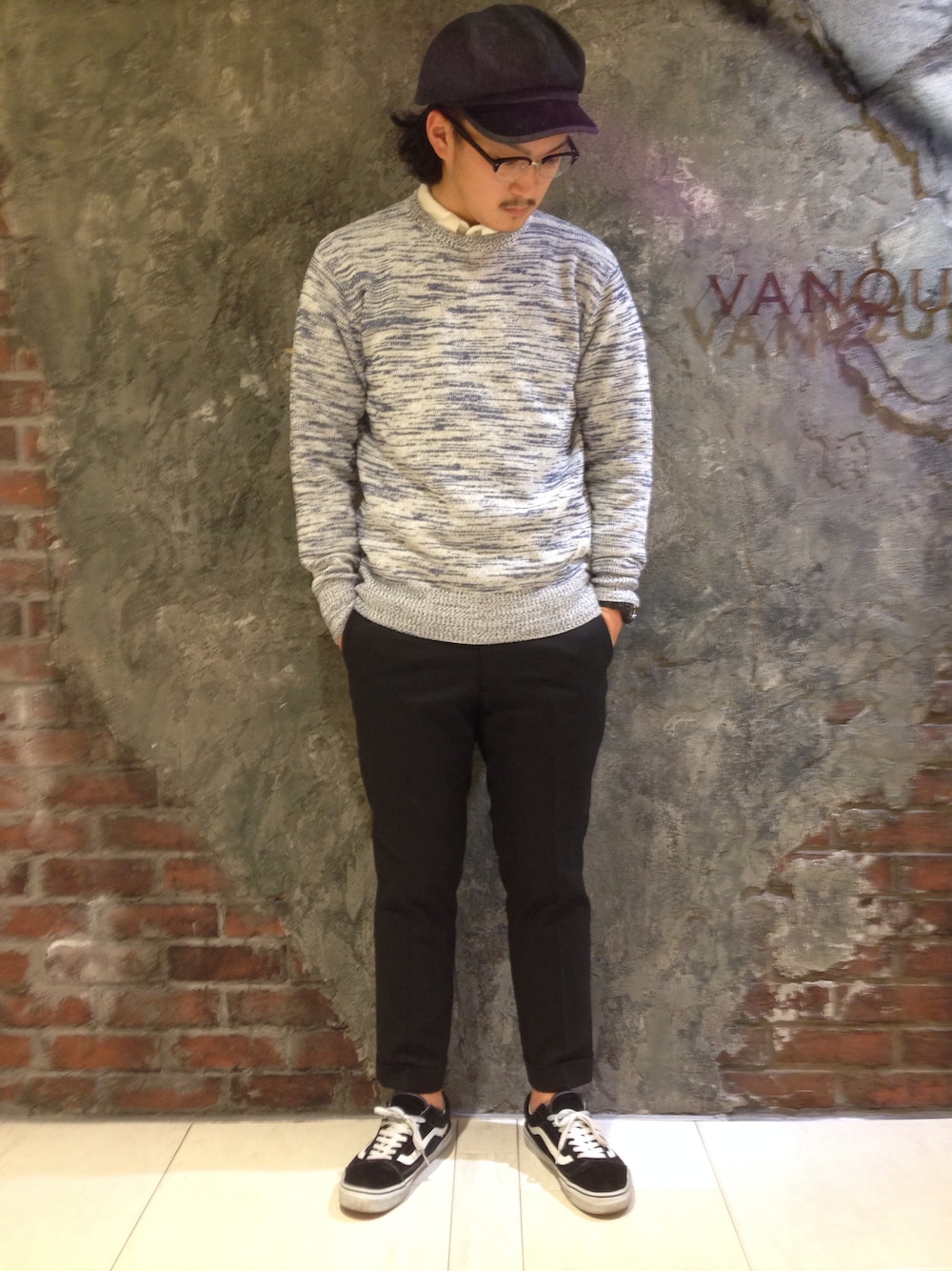 「VANQUISHのT/Wクロップド丈パンツ[VSP022]（パンツ、ブラック系）」を使った、八木さん（メンズ・176cm）の春コーディネートの1枚目の写真