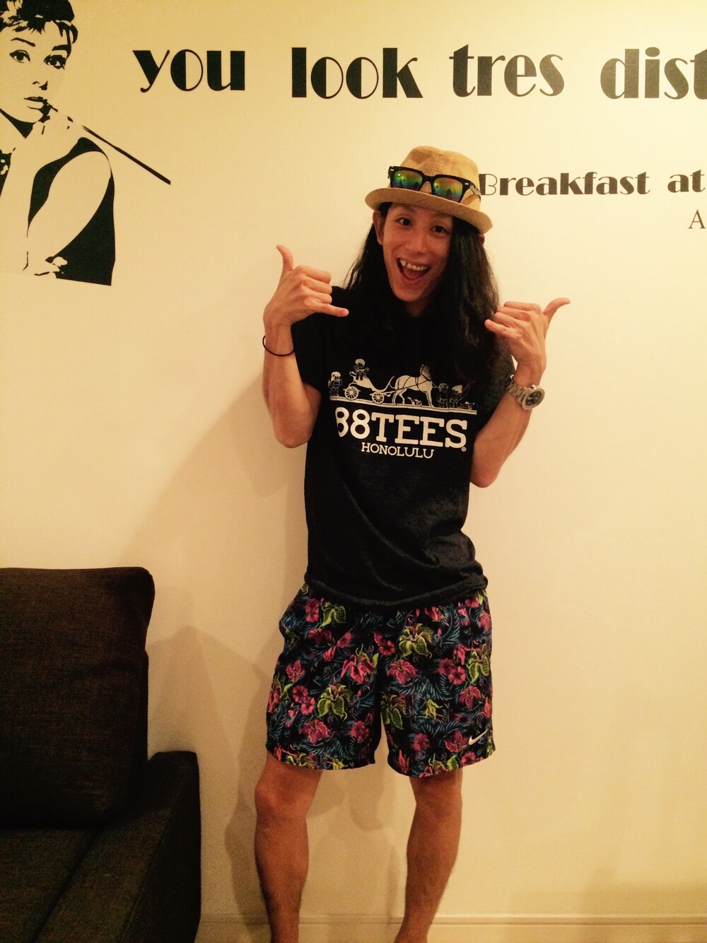 「88tees、hawaii、aloha、新婚旅行、プレゼント」｜「88TEESのアイテム（Tシャツ/カットソー、グレー系）」を使った、MIRIさん（メンズ・166cm）の夏コーディネートの1枚目の写真