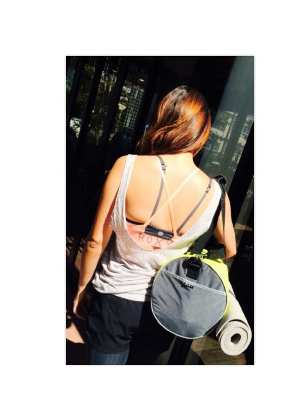 「ROXY、roxyjapan、ヨガ、YOGA、ヨガマット、ヨガバック」｜「ROXYのBREEZE（ドラムバッグ、グレー系）」を使った、mimiさん（レディース・166cm）の秋コーディネートの1枚目の写真