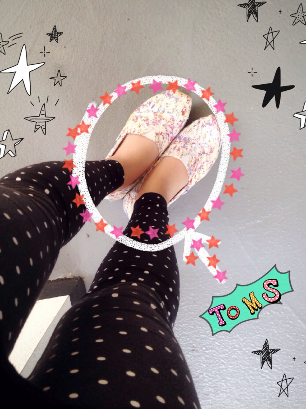「toms」｜「TOMSのアイテム（モカシン/デッキシューズ、その他）」を使った、林玉鳳さん（レディース・156cm）の秋コーディネートの1枚目の写真