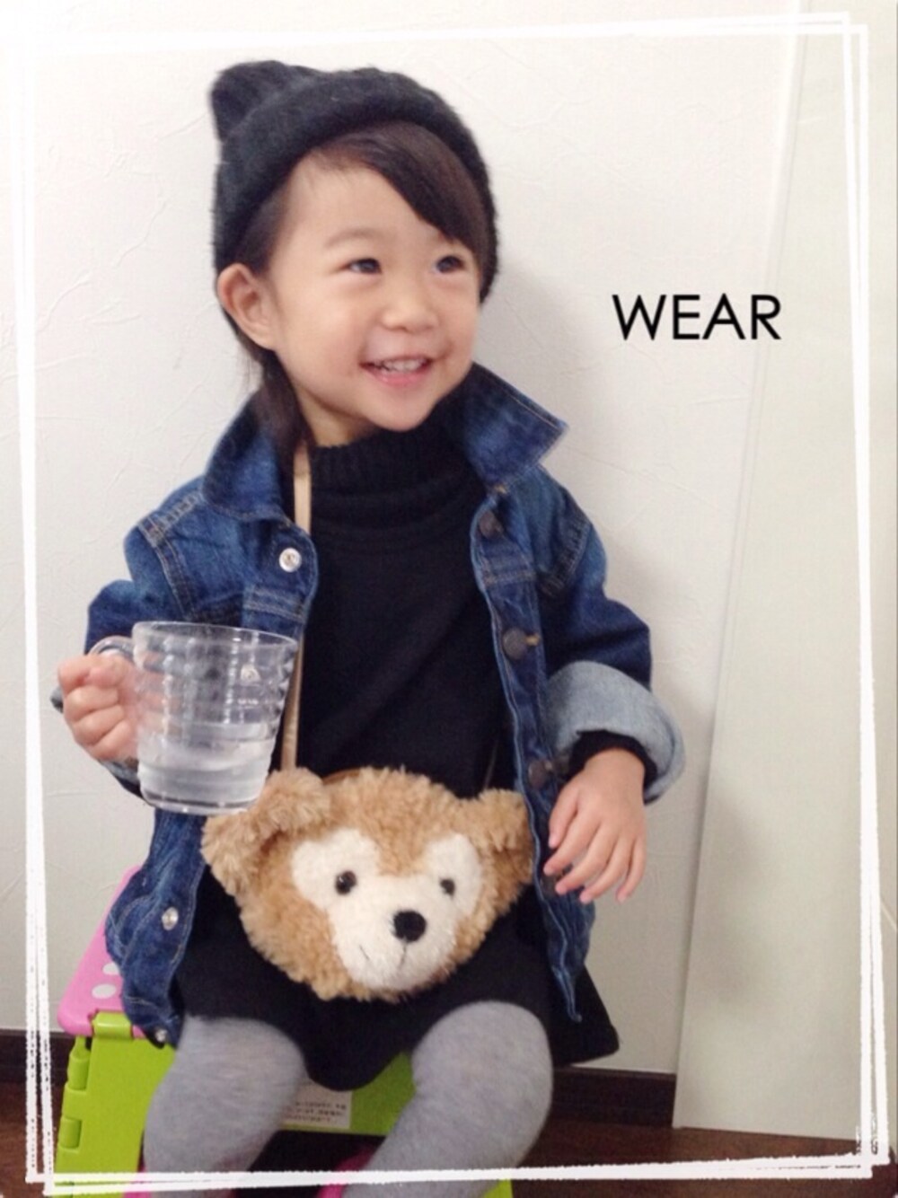 「ななめがけかばん、ワンピース、ニット帽、ポシェット」｜「no brandのアイテム（ワンピース、ブラック系）」を使った、Sara!!!さん（キッズ・90cm）の春コーディネートの1枚目の写真
