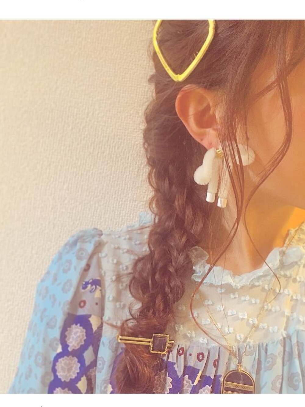 「THEATRE PRODUCTS、シアタープロダクツ(THEATRE PRODUCTS)、Sretsis、ヘアアレンジ」｜「THEATRE PRODUCTSのアイテム（バレッタ/ヘアクリップ、ゴールド系）」を使った、Momokoさん（レディース・156cm）の夏コーディネートの1枚目の写真