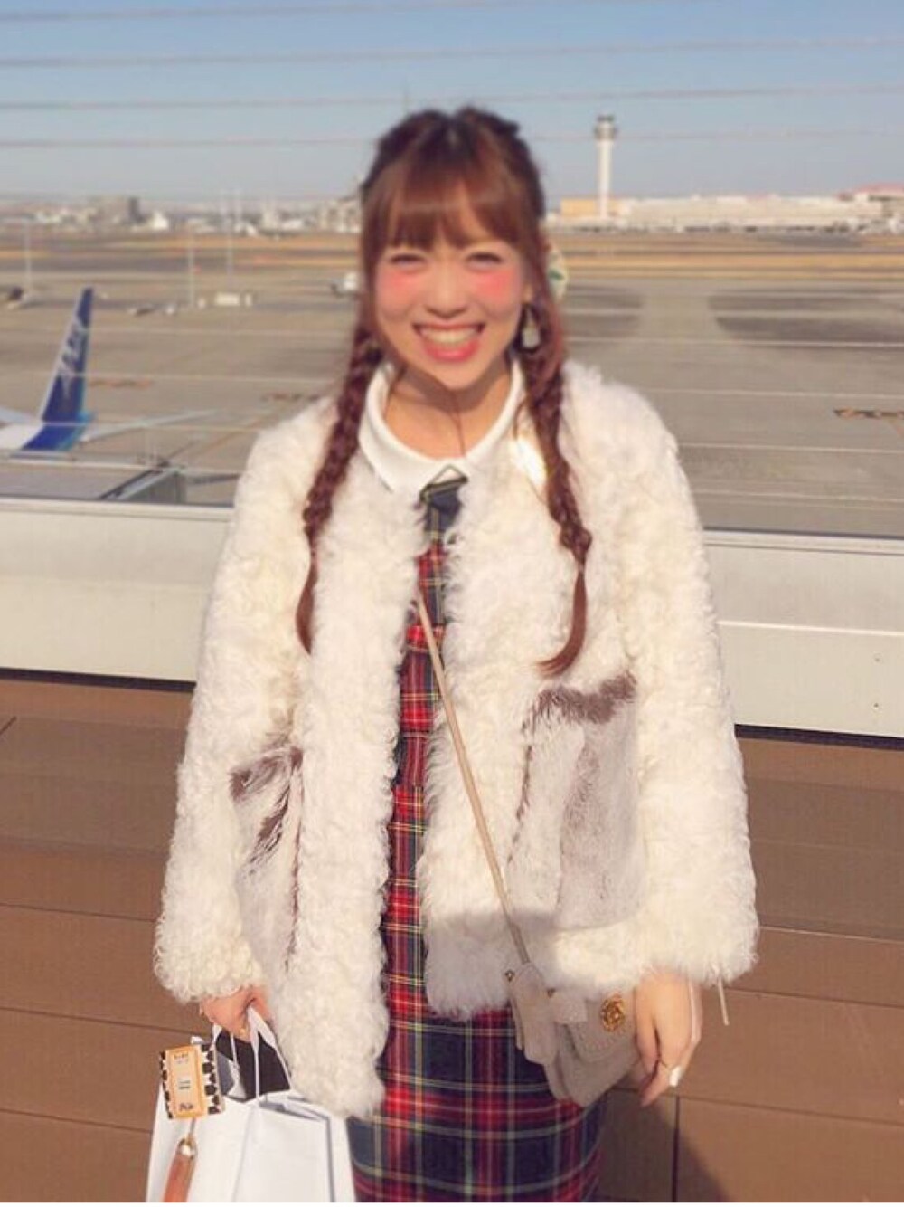 「THEATRE PRODUCTS、シアタープロダクツ(THEATRE PRODUCTS)、PINK HOUSE、PINK HOUSE Chelsea」｜「THEATRE PRODUCTSのアイテム（ジャケット/アウター、ホワイト系）」を使った、Momokoさん（レディース・156cm）の夏コーディネートの1枚目の写真