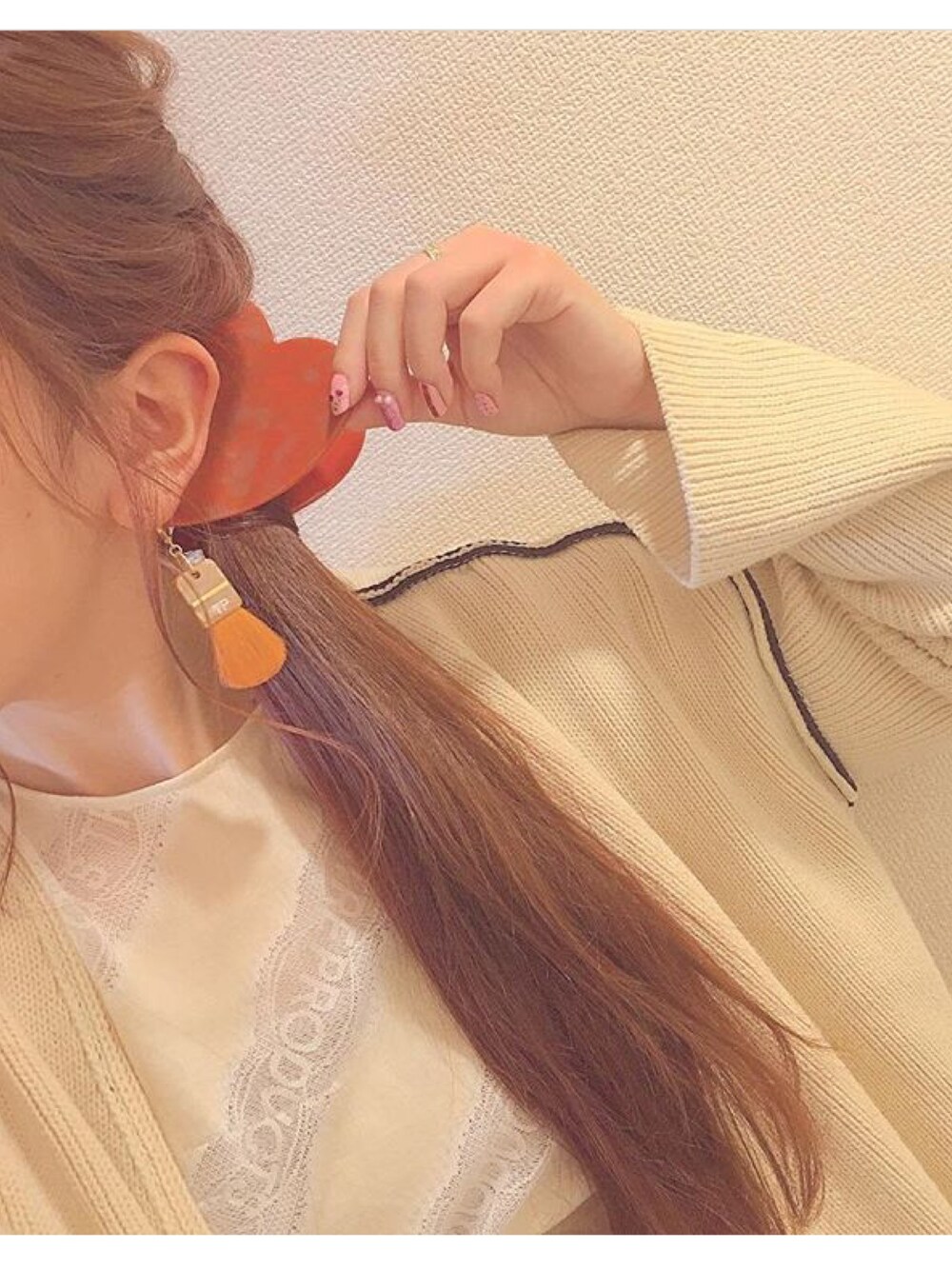 「THEATRE PRODUCTS、シアタープロダクツ(THEATRE PRODUCTS)、ヘアアレンジ」｜「THEATRE PRODUCTSのバイヤスロゴジャガード ブラウス（シャツ/ブラウス、ホワイト系）」を使った、Momokoさん（レディース・156cm）の夏コーディネートの1枚目の写真