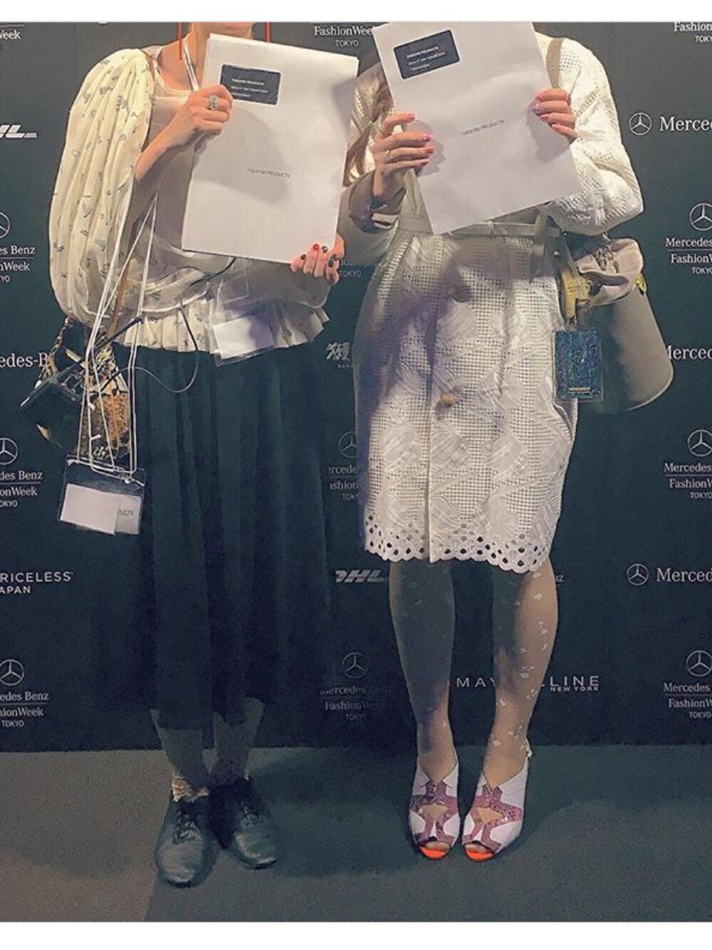 「THEATRE PRODUCTS、シアタープロダクツ(THEATRE PRODUCTS)」｜「THEATRE PRODUCTSのアイテム（その他アウター、ホワイト系）」を使った、Momokoさん（レディース・156cm）の夏コーディネートの1枚目の写真