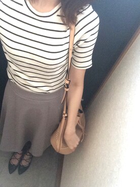「PLAIN CLOTHING（プレーンクロージング）の【PLAIN CLOTHING】パンチングショルダーバッグ（ショルダーバッグ、ベージュ系）」を使った、yoonさん（レディース・170cm）の夏コーディネート
