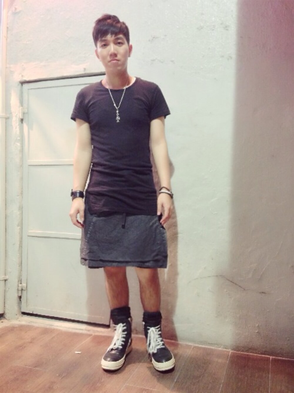「Ann DEMEULEMEESTERのアイテム（Tシャツ/カットソー、ブラック系）」を使った、dannytangさん（メンズ・175cm）の夏コーディネートの1枚目の写真
