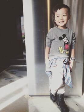 「GLOBAL WORK（グローバルワーク）の【キッズ】ディズニーニットプルオーバーKids/569895（ニット/セーター、グレー系）」を使った、yuraさん（キッズ・160cm）の秋コーディネート