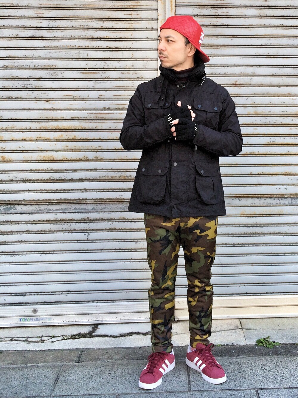 Supreme の帽子を使った「レザーキャップ」の人気ファッション